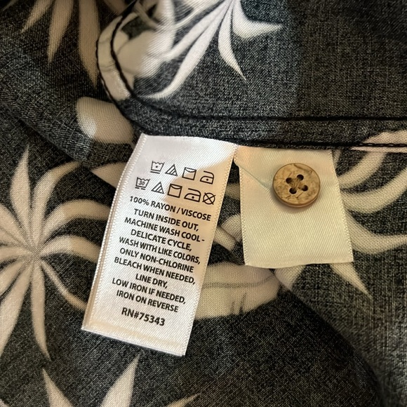 C&C California Size M Floral Button Down - Picture 12 of 12